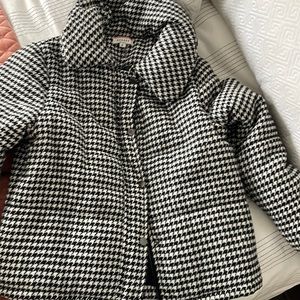 Black and white tweed/houndstooth print light puffer